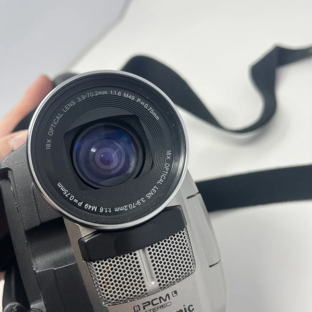 PANASONIC PV-DV100D Digital Palmcorder, UNTESTED, AS IS (No Battery/Charger)